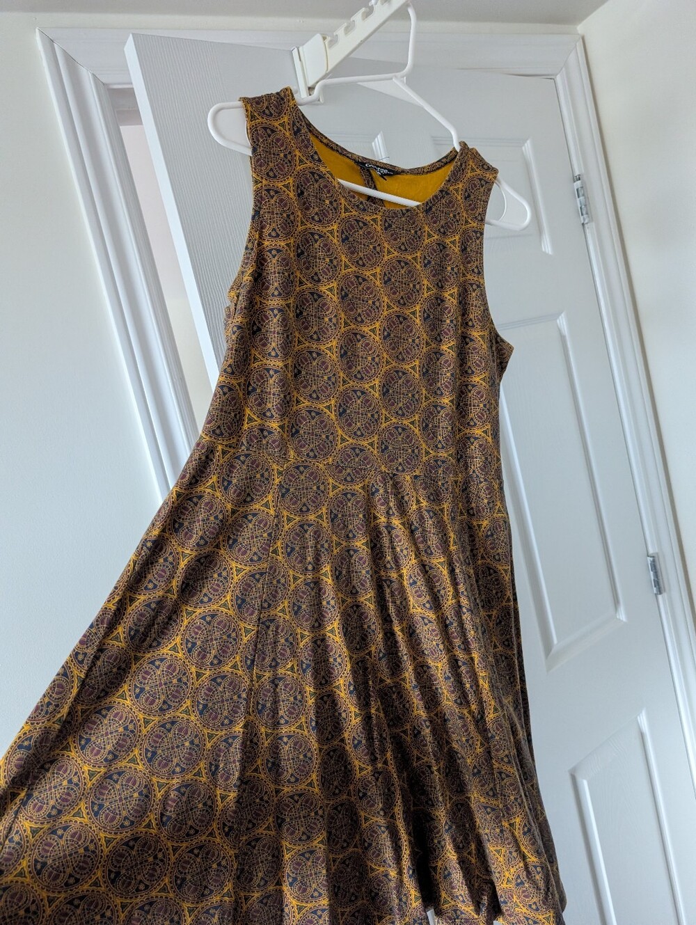 Geometric Pattern Midi Dress - Picture 4 of 10